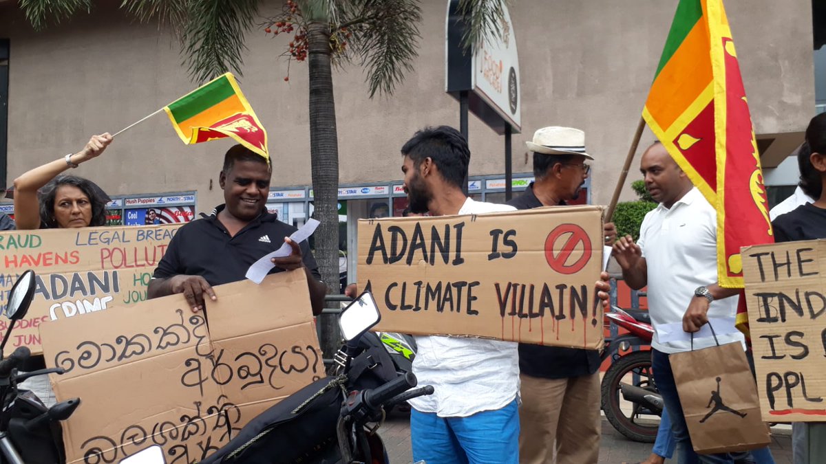 Liberal_India1's tweet image. गौतम अडाणीच्या विरोधात श्रीलंकेमध्ये आंदोलन सुरू झाले आहेत.
अडाणीला ऊर्जेचा कंत्राट मिळावे यासाठी दबाव टाकणाऱ्या फकिरला आता राग येत असेल.