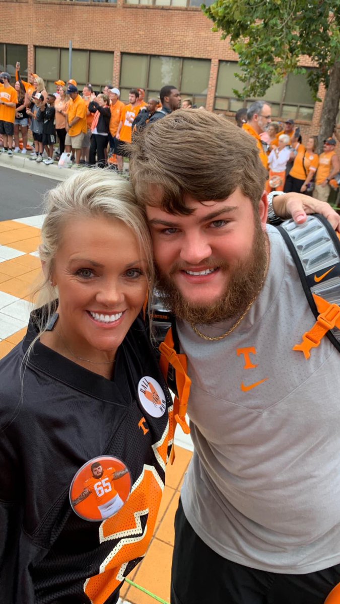 BallKristi's tweet photo. 77 more days until it’s football time in Tennessee!!! I’m so ready for this season to start! GO VOLS! 🧡🤍🧡 GBO @parker_ball1 @Vol_Football https://t.co/owwKZOWJde