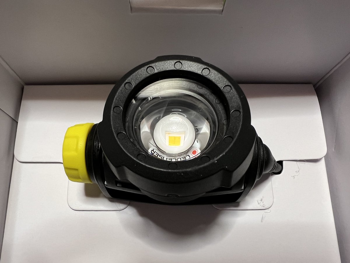 tetsuro999_99's tweet photo. こんな感じねー
#なんかきた
#レッドレンザー
#LEDLENSER
#H7RWORK
https://t.co/jOpoEK9XTl https://t.co/madgrntBeN