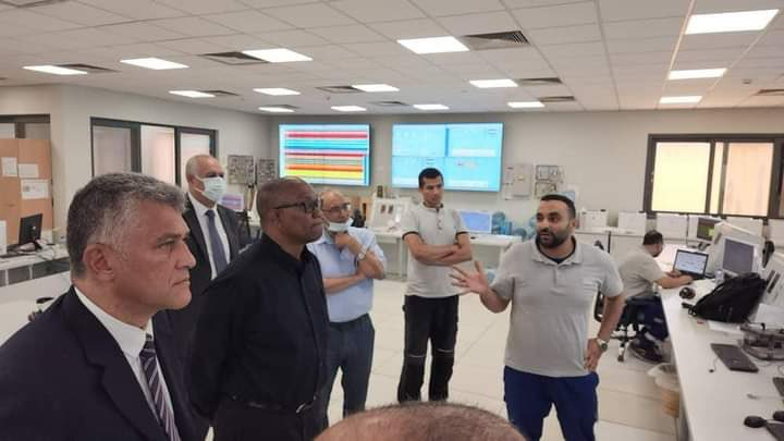 VictorIsrael_'s tweet photo. @PeterObi interacting with the top Executives and Engineers of the New Capital Power Plant in New Cairo, Egypt. The plant currently generates 4800 megawatts of electricity.

Other pictures: visit to Egyptian power generating facilities

Can your Leader ever? https://t.co/8zIBusH3Pb