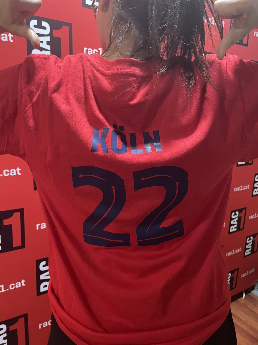 💥 Sortegem dues samarretes commemoratives de l'#EHFFINAL4 2022 del <a href="/FCBhandbol/">Barça Handbol</a> (talla L)

👉 Participa fent un RT a aquesta publicació i seguint-nos a <a href="/EsportsRAC1/">Esports RAC1</a>!

 🍀 SORT A TOTS! Anunciarem el guanyador dilluns al matí.