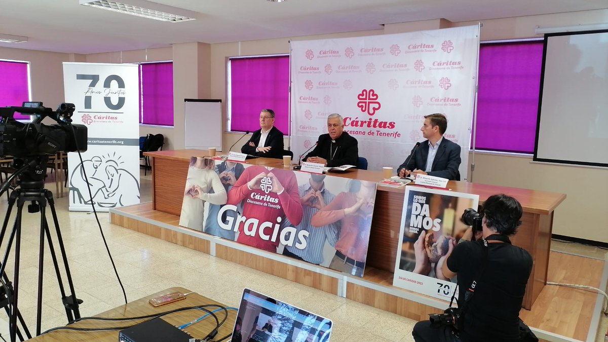 CaritasTenerife's tweet photo. En 2021 atendimos a un total de 5.349 hogares y 19.832 personas (entre ellas 4.105 menores), a través de los 17 arciprestazgos que conforman la Diócesis y de los programas y proyectos que desarrollamos. Ello supuso un 23% más de personas beneficiarias que en 2019. @_CARITAS https://t.co/xM7YKvnzm5