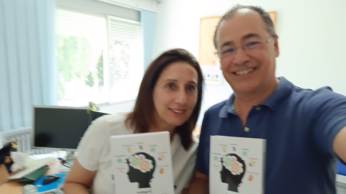 Un placer tener como compañero en el CEP Marbella-Coin,  a Daniel <a href="/danimolmar/">Dani Molina</a>, muchísimas gracias por el regalo, será una estupenda compañía estas vacaciones.<a href="/MorenoMsantos/">Msantos Moreno</a> <a href="/jcasluc/">jose castillo</a>