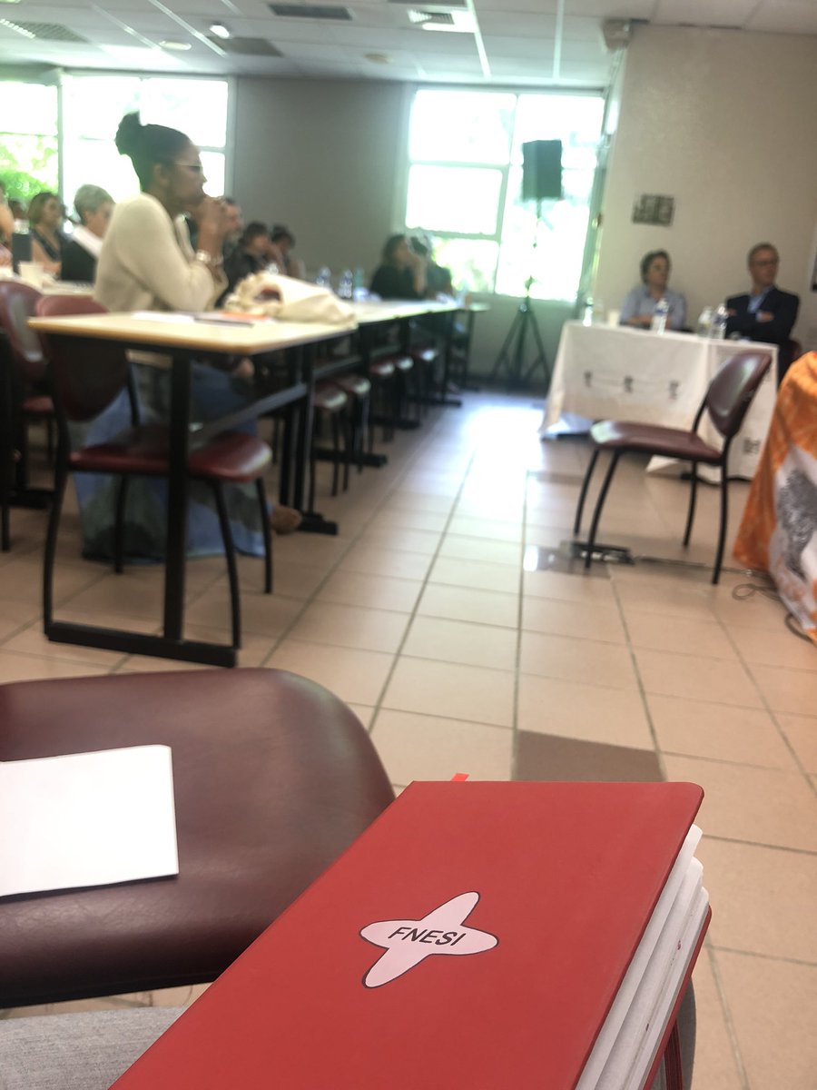 Mandine_DUVAL's tweet photo. #REPREZ | Présente pour @La_FNESI à la conf de @elseviermasson sur le #passé/#présent/#futur des #ESI et de la profession #infi
J’ai pu évoquer:
📌 Enquête #BE
📌 Refonte #referentiel
📌 #encadrement en stage
“Travaillons #ensemble pour une meilleure #forma de notre #profession” https://t.co/EJ1SYtUE7T
