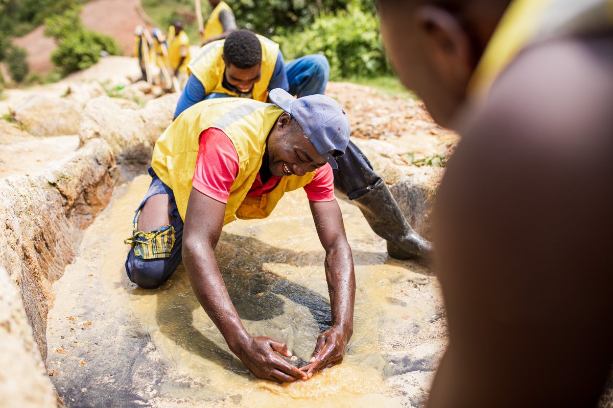 afrifamepicture's tweet photo. Workers at the Gakenke mining site, smiling and committed to their work.

Enlist us to tell the story of your business's work through photographs.
@giz_rwanda #afrifamexperience #RwOT https://t.co/aeGL3hTOxT
