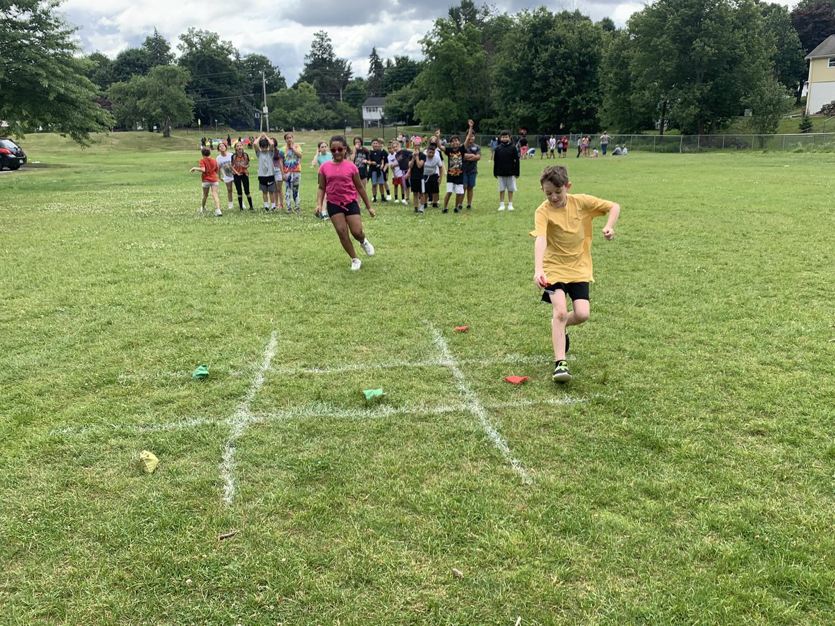 pidacks's tweet photo. Grade 5 Jaworek put on our own field day since we got rained out the first time around! #countdowntosixthgrade @Jaworek_School https://t.co/knJPRQHvtn