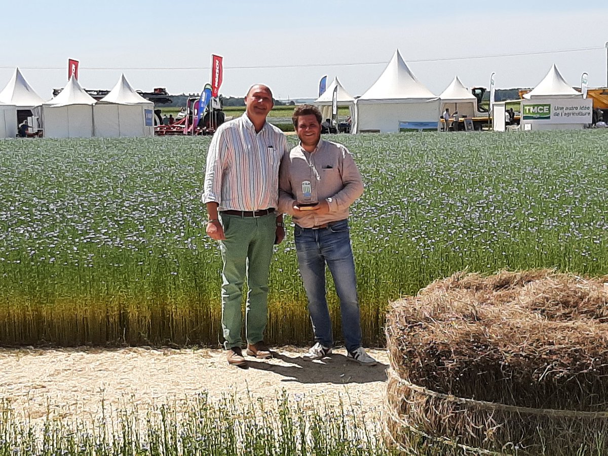 semae_officiel's tweet photo. En direct de #LinOvation, remise des trophées 🏆 #semences de lin #hightech
5 #agriculteursmultiplicateurs
2 distributeurs de #semences
5 #MaîtreSemencier
pour l'excellence de la filière lin car tout commence par des semences de qualité! https://t.co/ku2UNWzWNB