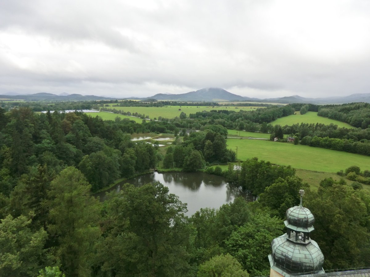 perchancetoroam's tweet photo. The Lusation Mountains as seen from the tower of #Lemberk Castle. Northern Bohemia is a wonderful area to explore on extensive hikes.
#jablonne #czechrepublic #bohemia #castle #viewtower #mountains #pond #travelphotography #sightseeing #landscape #travelblogger #hiking #vacation https://t.co/bVOBnxLaVo