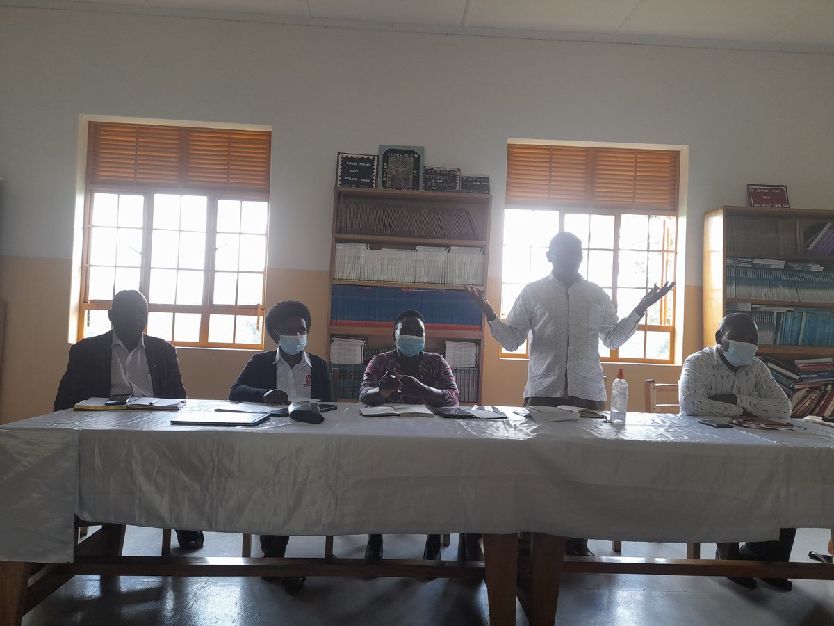 IRCWASHUg's tweet photo. IRC Uganda has rolled out a #SchoolWASH program with @KabaroleDLG to model excellent water sanitation & hygiene services in schools. Ongoing, orientation of School Boards/Management Committes & learners' health clubs on school WASH governance & peer learning.
#SDG6
πΈ Rusekere https://t.co/vNvqJhK50S