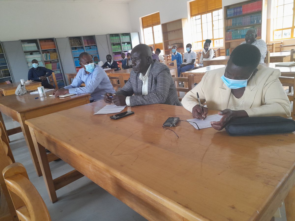 IRCWASHUg's tweet photo. IRC Uganda has rolled out a #SchoolWASH program with @KabaroleDLG to model excellent water sanitation & hygiene services in schools. Ongoing, orientation of School Boards/Management Committes & learners' health clubs on school WASH governance & peer learning.
#SDG6
πΈ Rusekere https://t.co/vNvqJhK50S