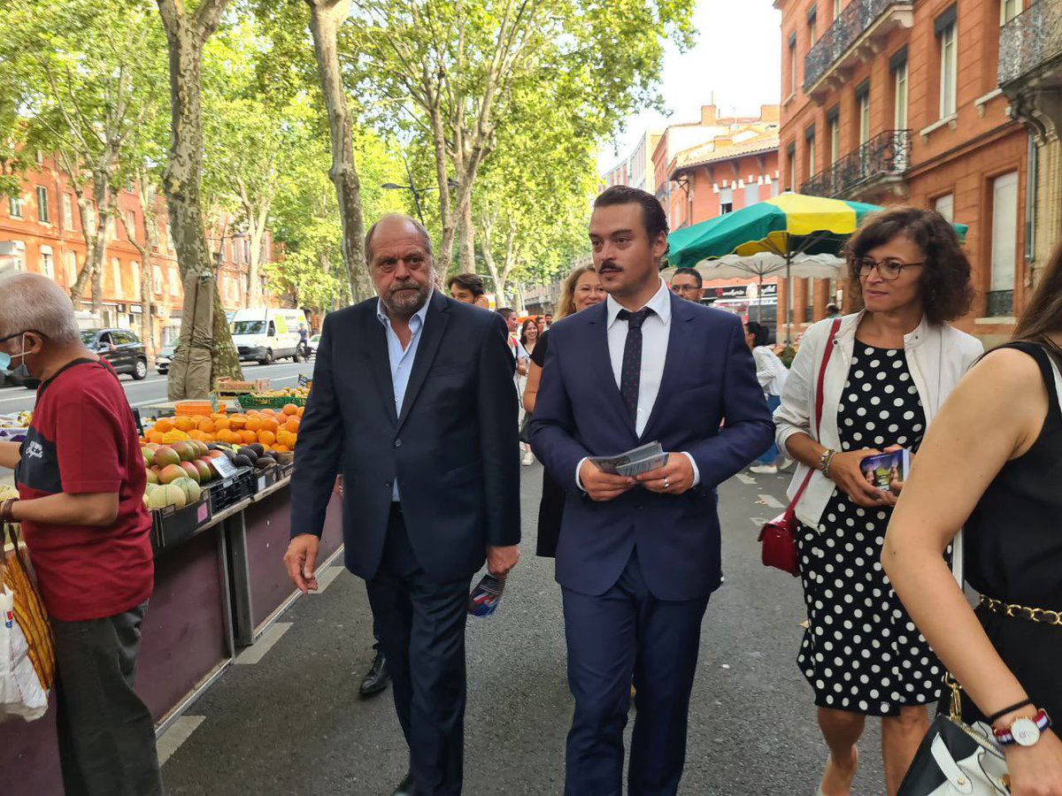 pierre_baudis's tweet photo. 👏 Ce matin avec @E_DupondM, Garde des Sceaux, au marché Cristal de Toulouse à la rencontre des habitants.
Merci M. Le Ministre pour votre soutien franc.

Ce dimanche 19 juin, donnons une majorité à @EmmanuelMacron et @Elisabeth_Borne 🇫🇷🇪🇺 ! #circo3101 #legislatives2022 https://t.co/Avp5FxMOKJ
