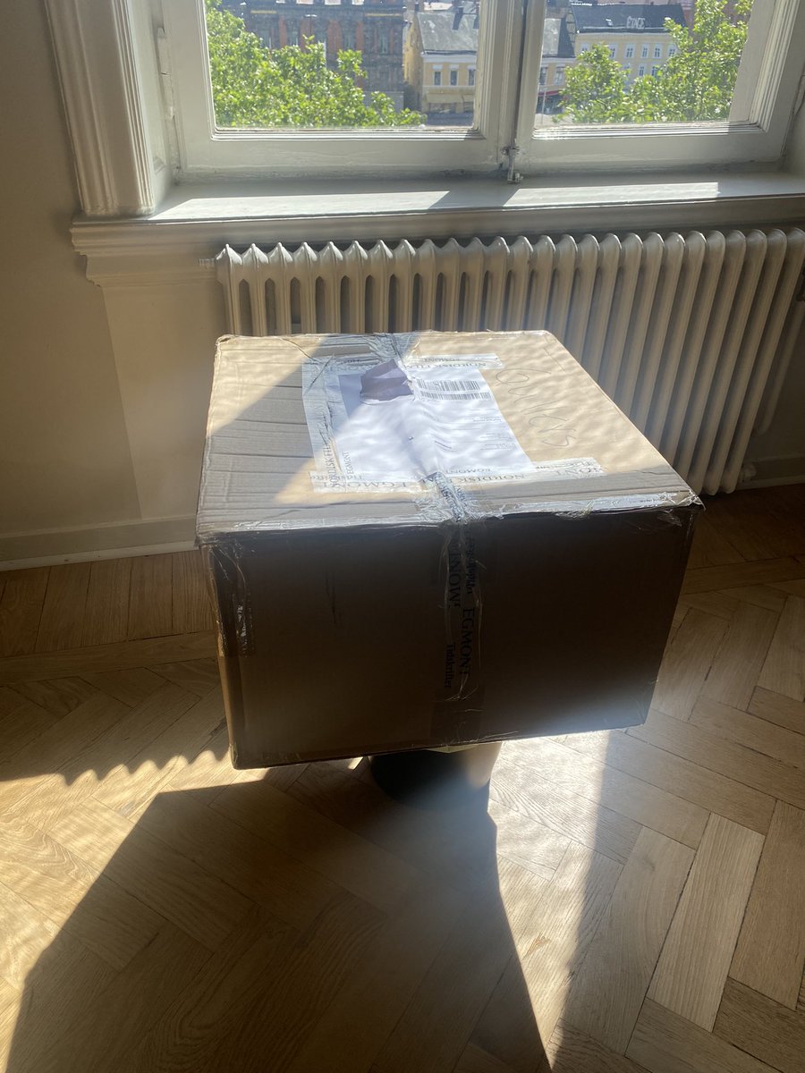 So i got this from <a href="/Playstation_SE/">PlayStation Sverige</a> today. Should we open it at 50 likes? <a href="/Bloodhunt/">Bloodhunt</a> What do you say? #bloodhunt #bhinnercircle