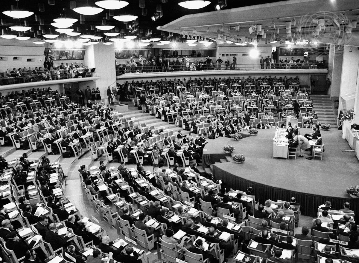 Dodis's tweet photo. Il y a 50 ans s'achevait à Stockholm la toute première Conférence mondiale sur l'environnement. Le rapport CH (https://t.co/RDJHzfy6jv) ainsi que de nombreux docs sur la #UNCHE se trouvent sur: https://t.co/xUrT1R6JOd. À suivre à Rio 1992... #DDS1992 #histCH #stockholm50 #EnvHist https://t.co/709gzmxts7