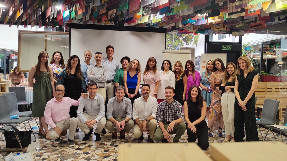 Gracias al maravilloso grupo de personas de @MutuaAbogacia por permitirnos participar en el programa onboarding a nuestros nuevos compañeros,y poder hacerlo junto a <a href="/idoiarevuelta/">Idoia Revuelta</a> y <a href="/Beatriz_APerez/">Beatriz Acevedo</a> que son siempre una gran INSPIRACIÓN!#sostenibilidad #comunicación #institucional