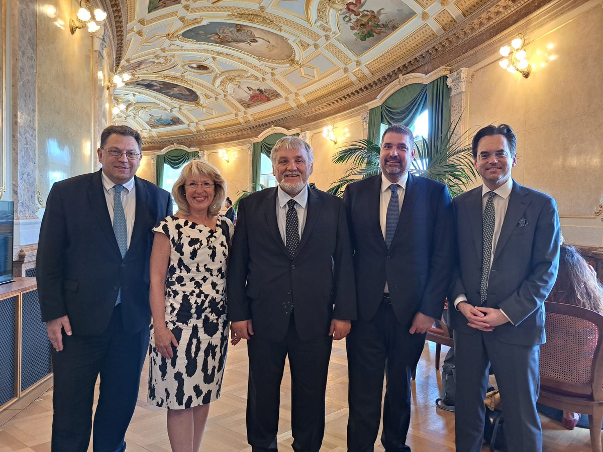 PLR_VD's tweet photo. En direct de @ParlCH: notre nouvelle délégation #PLRVD !

Une équipe de choc aux profils variés avec un seul but: servir les Vaudois et les Vaudoises ! https://t.co/ps5asvca33
