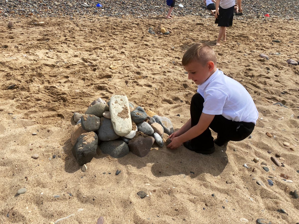 EPA_Y1_Y2's tweet photo. We have thought of lots of reasons the Victorians would have visited the seaside. Including: building sand castles, rock mountains, flying kites and burying each other in the sand! #EPAHistory #EPAOctopus https://t.co/BxSrOQl5Yi