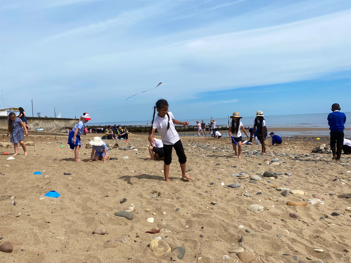 EPA_Y1_Y2's tweet photo. We have thought of lots of reasons the Victorians would have visited the seaside. Including: building sand castles, rock mountains, flying kites and burying each other in the sand! #EPAHistory #EPAOctopus https://t.co/BxSrOQl5Yi