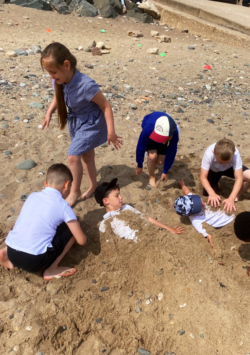 EPA_Y1_Y2's tweet photo. We have thought of lots of reasons the Victorians would have visited the seaside. Including: building sand castles, rock mountains, flying kites and burying each other in the sand! #EPAHistory #EPAOctopus https://t.co/BxSrOQl5Yi