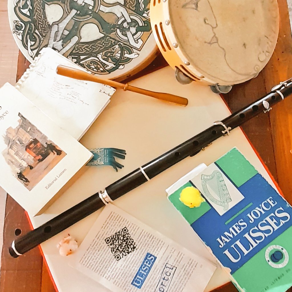 OsSilveiras's tweet photo. Esta tarde-tarde celebramos con nuestr@s amig@s de @LaJaqueria el #Bloomsday2022 en la @LibreriaZebras donde habrá lectura compartida de Ulises, taller infantil y algunas piezas musicales con aire irlandés junto al proyecto tecnoartístico #protocoloulises https://t.co/eLDz18Bjlr