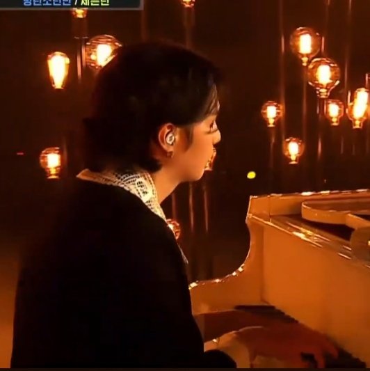 yoonjunis's tweet photo. OMG PIANIST YOONGI https://t.co/8PEu9u26Mf