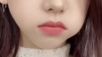 softkrn's tweet photo. her cheeks🥺 https://t.co/FNvLdysArG