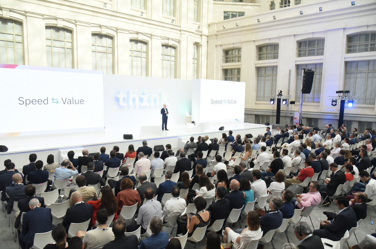 #Think2022 arranca con <a href="/HoracioMorellG/">Horacio Morell Gálvez</a> presentando la nueva <a href="/IBM/">IBM</a> abierta al #ecosistema, en la que el cliente puede tocar y experimentar la tecnología antes de adoptarla.Más tecnológica, más abierta, más ágil y con el objetivo de cocrear con vosotros  y buscar soluciones a retos