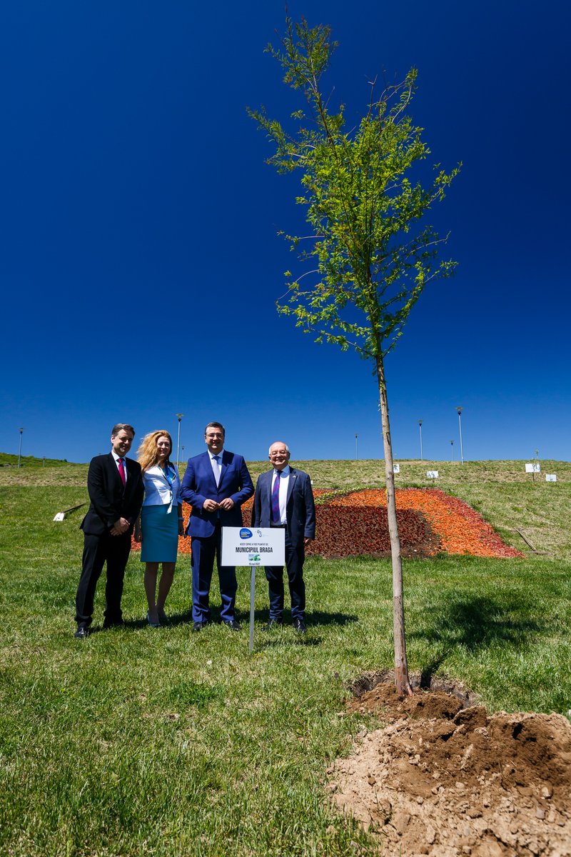 Exciting news! The Network of European Youth Capitals makes it official 🥳🏙

During the 4th @NetworkEgl event in Cluj-Napoca, the mayors &amp; deputy mayors of three former #EuropeanYouthCapital signed the creation of the #NetworkofEuropeanYouthCapitals🖌

👉 neon.ly/NbE2k