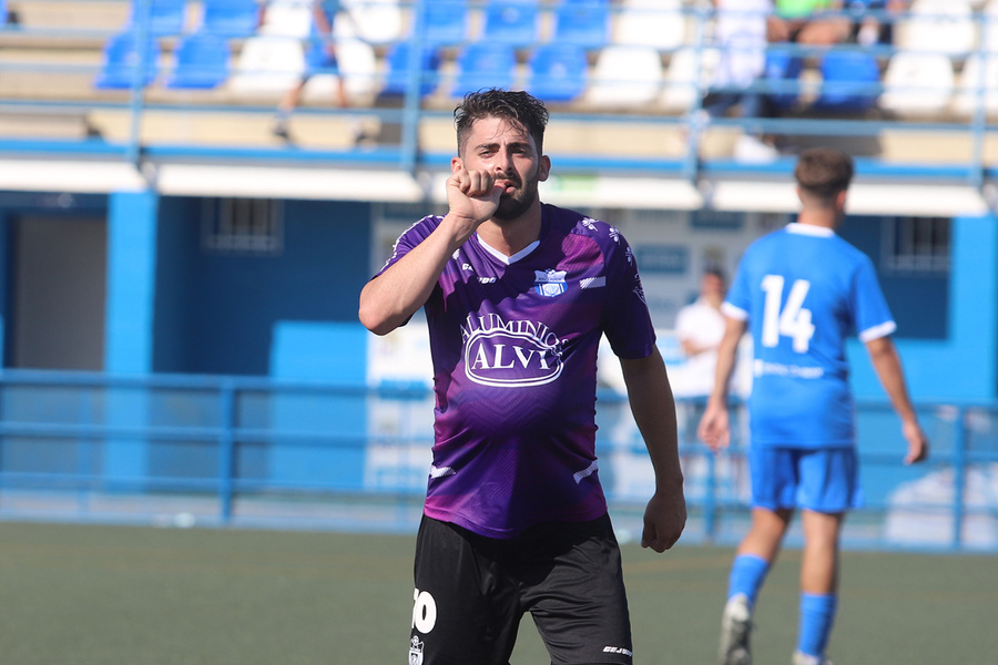 LaRinconada_Web's tweet photo. El hombre de los goles decisivos
@MIMIYESTE13 suma ocho dianas en la presente campaña, algunas tan decisivas como las que anotó ante el #Bellavista, el #UtreraB, el #Mairena o, la última, al #Ventippo 💙⚽️ https://t.co/XtrYE5HVID https://t.co/vt5wVeF8zN