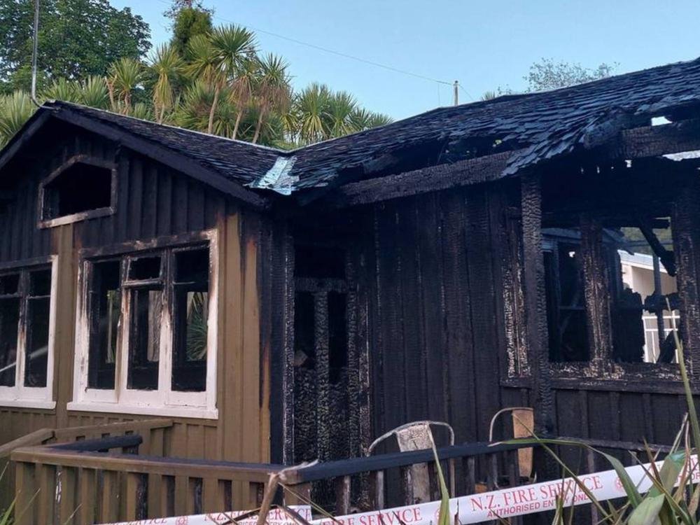 SikotiHamiltonR's tweet photo. 1/3 A Tauranga building where gay &amp; transgender people met has been gutted in what police call a suspicious fire. This is the fourth arson attack on minorities in the Tauranga region in the last decade &amp; a half. In 2006, 2014, &amp; 2015 three marae were attacked. https://t.co/bS9IvocVPX
