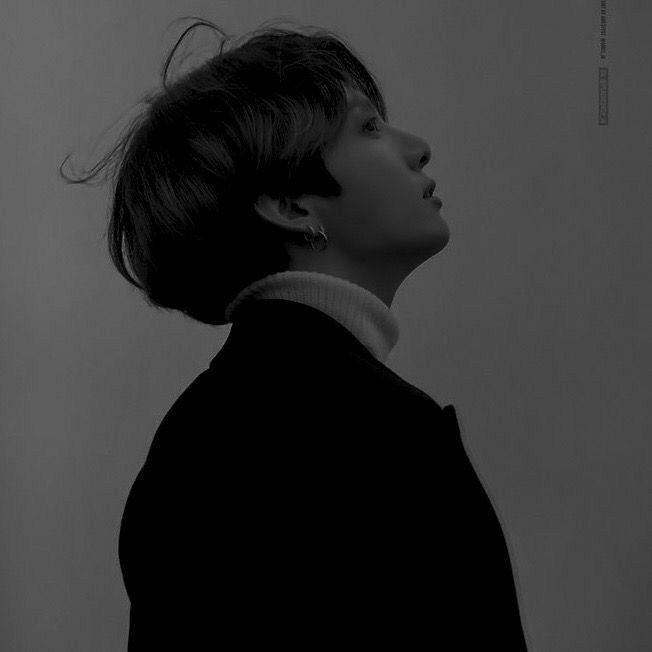 trinny_k1's tweet photo. #kookv #kookau 

AU: Тэхен самый неудачливый, заурядный из всех живущих на свете существ, и никто не может дать ответ, почему это происходит именно с ним: омега из именитого рода не имеет права на полное отсутсвие магии. Но семья все же может им гордиться. https://t.co/FEQR7DSolY