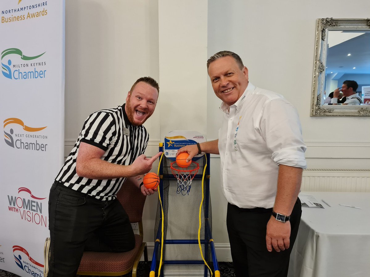EWS_PestControl's tweet image. Great to Network this morning at the Northamptonshire Exhibition at the Holiday Inn in Corby. Well done to Simon Cox in arranging this event. Nice to win a little prize for my basketball skills at the Northamptonshire Chamber of Commerce with Jake Hill.