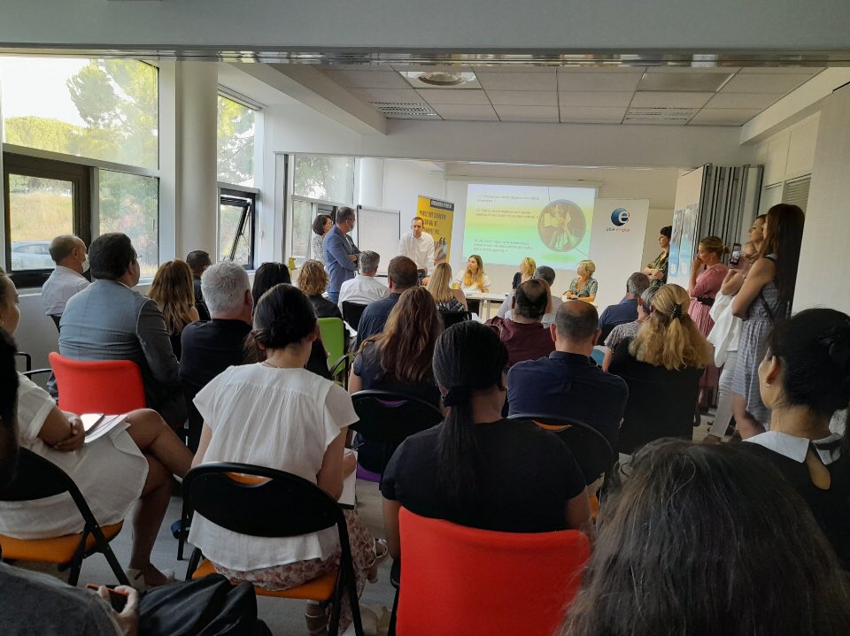 VeyrinqueS's tweet photo. Déconstruire les représentations et mettre en relation les recruteurs du secteur de l’intérim avec les cadres en recherche d’emploi, tel fût l’objectif de cette matinée riche en échanges et opportunités ! 👏👏 aux équipes @poleemploi Mas de Grille et Castelnau pour cette action https://t.co/QHA9t2jd15