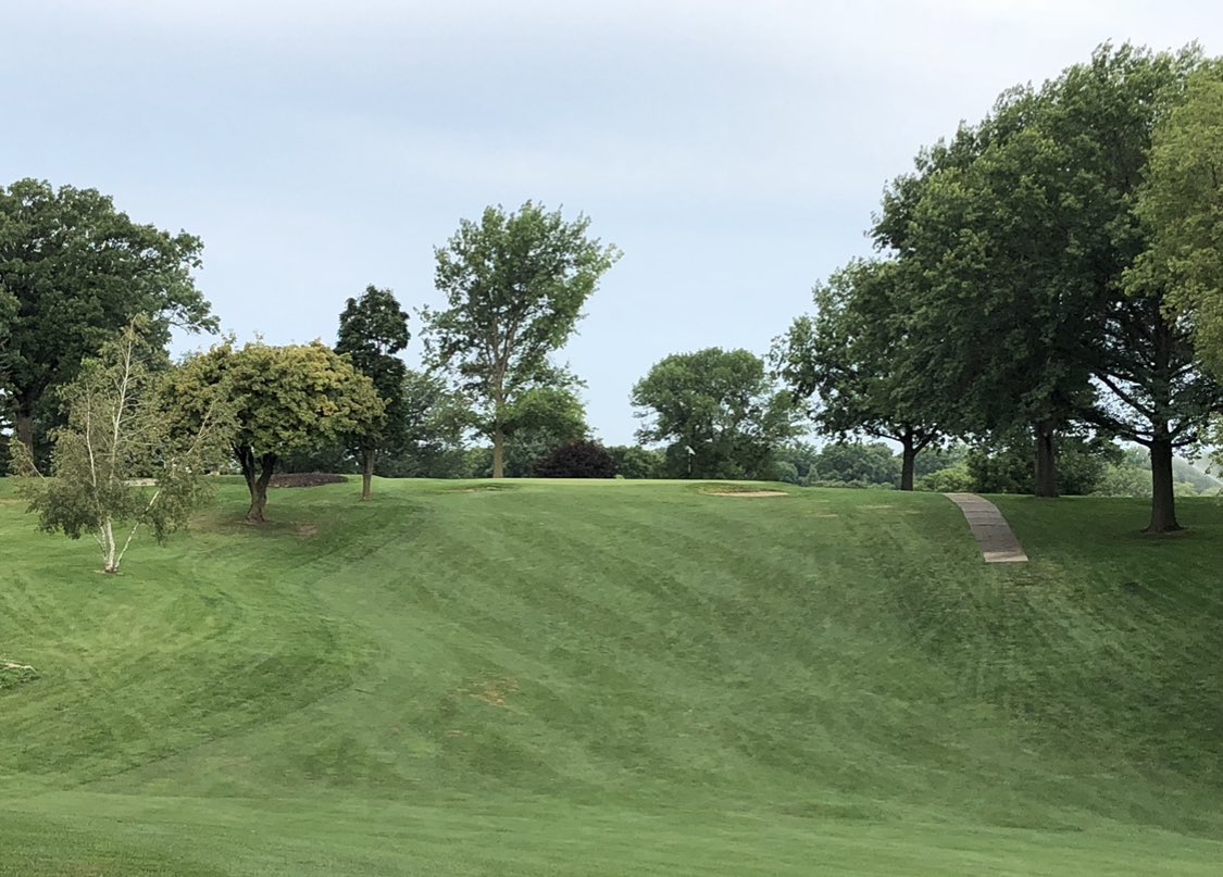 BendelowGreens's tweet image. Not that I know of but should be. These pics of Elmwood before and after are my favorites along the derecho impact area. This course should be national trade news given it’s transformation post derecho credit to @Flatbillsupt It’s not gotten the attention it should