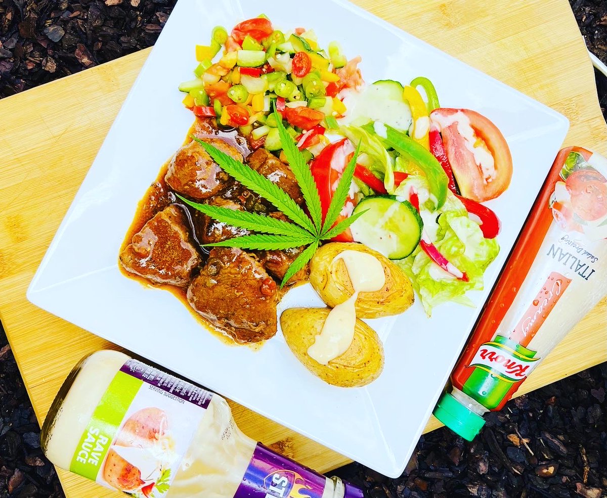 NevariMpho's tweet photo. Lunch served ๐๐
Nothing hectic ๐๐๐
Beef stew๐ฅฉ, Potatoes ๐ฅ and some green
#MagicKitchen
#Bluza_za
#ITISNOWORNEVER
#WORKINPROGRESS
#CONSISTENCY
#DEDICATION
#DETERMINATION
#BEKINDTOYOURSELF
#KEEPTHEFAITH
#ITISWELLWITHMYSOUL https://t.co/CYE1XmLvyP