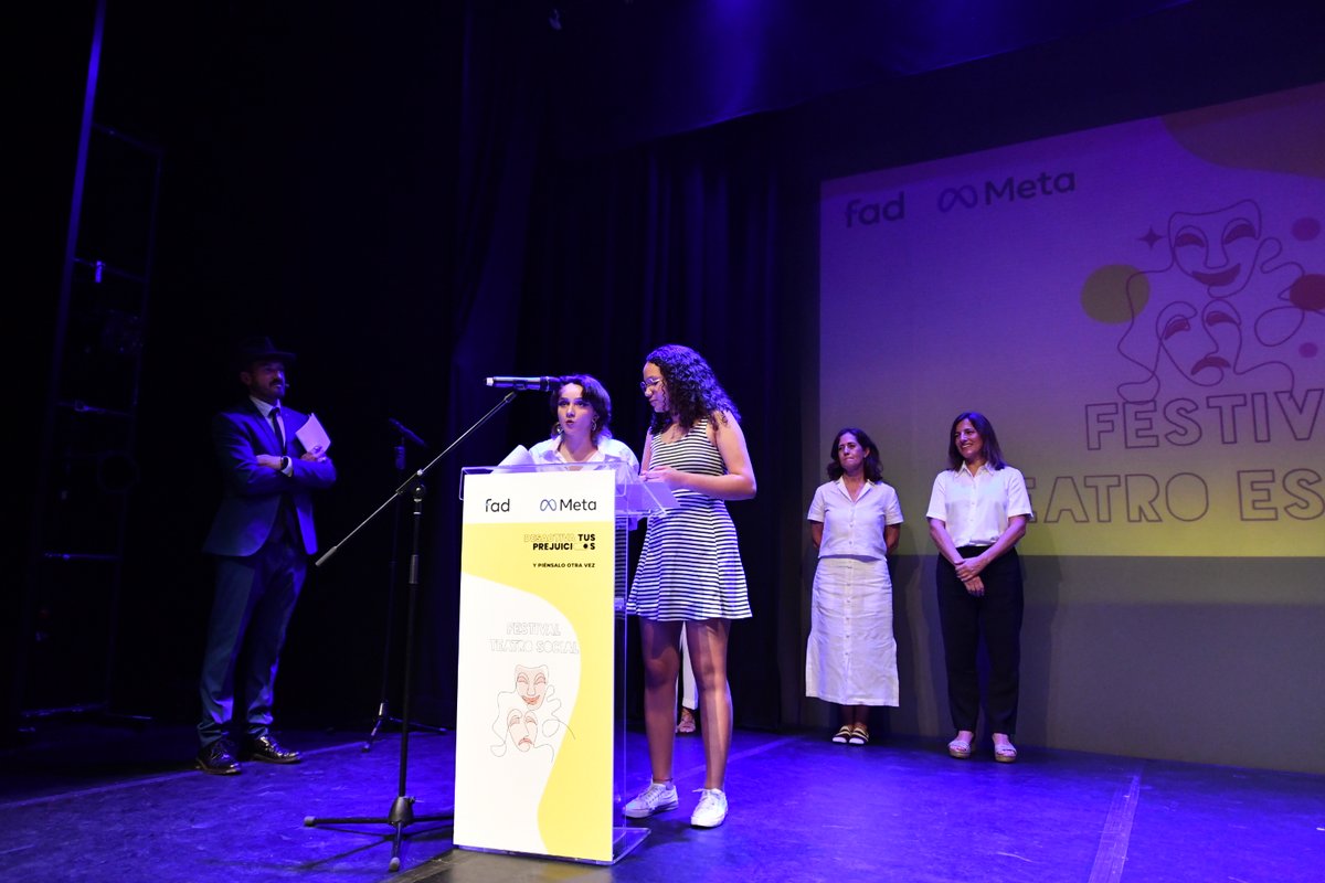 FadJuventud's tweet photo. ¿Cómo sería un mundo sin prejuicios raciales? 

Eso es lo que se plantean en #UnMundoSinXenofobia, la propuesta de @CiudadJoven 

En ella, nos comparan las situaciones reales con el mundo que deseamos, libre de racismo. https://t.co/brv3ecWliu