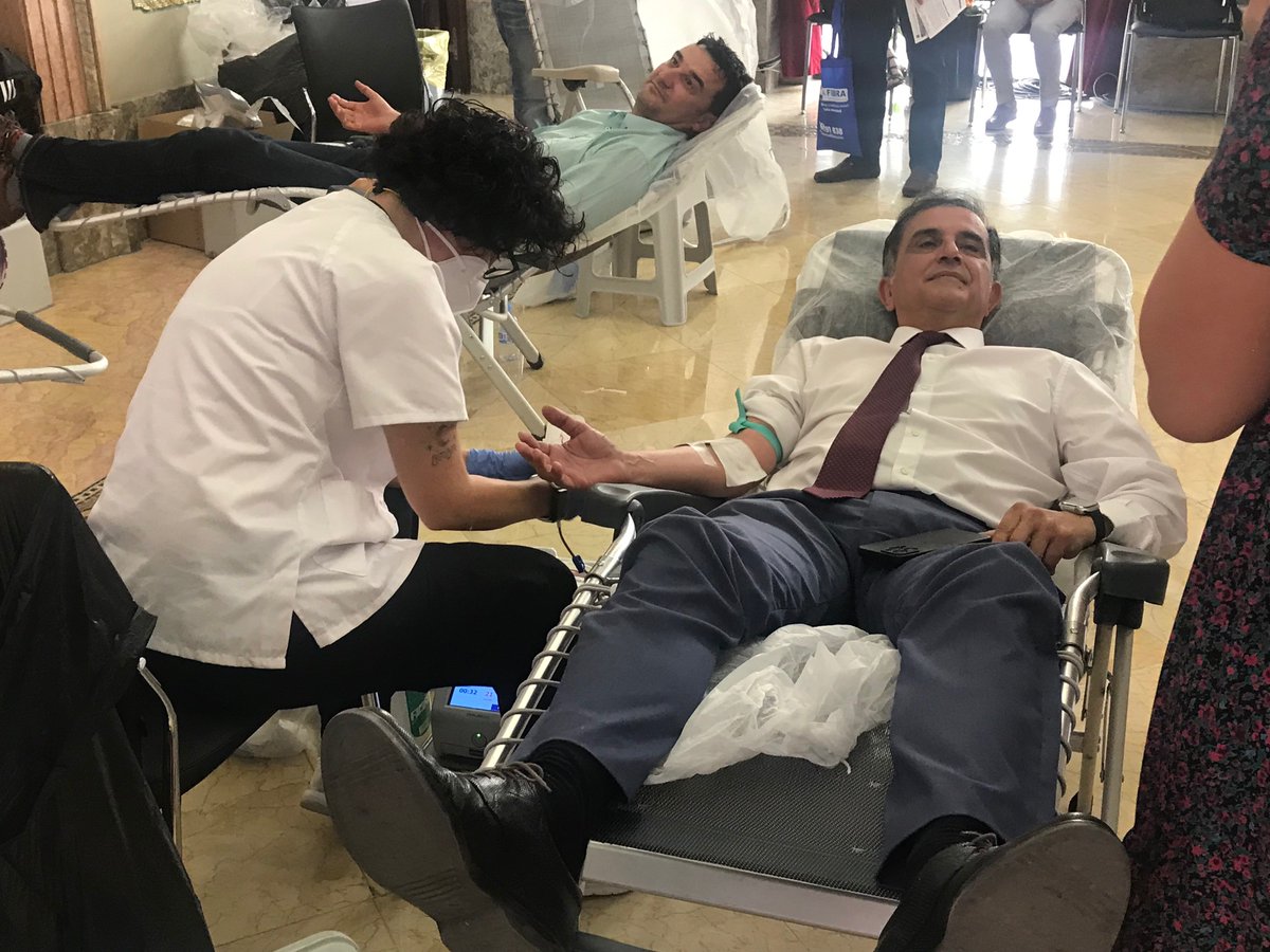 Estos días el Centro Regional de Hemodonacion @DonarSangreMU ha impulsado la donación de sangre celebrando el #DiaMundialDelDonanteDeSangre y hoy la Maratón en el @AytoMurcia Mucha gente está respondiendo entre ellos el Sr Alcalde, Gerente del SMS @Murciasalud ,Concejales GRACIAS