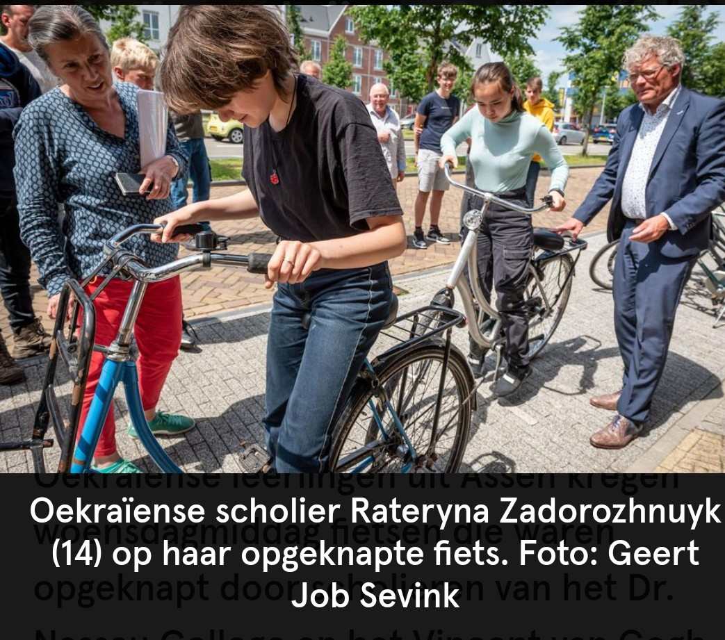 Gisteren de oekraïnse leerlingen van de ISK in de nieuwe "school" aan de Industrieweg in #Assen voorzien van #fietsen, die de afgelopen weken zijn opgeknapt door leerlingen van <a href="/Penta_Assen/">Dr. Nassau College locatie Penta</a> en <a href="/csvvg/">CS Vincent van Gogh</a> . Ze kunnen nu op de typisch hollandse manier naar #school! #integratie