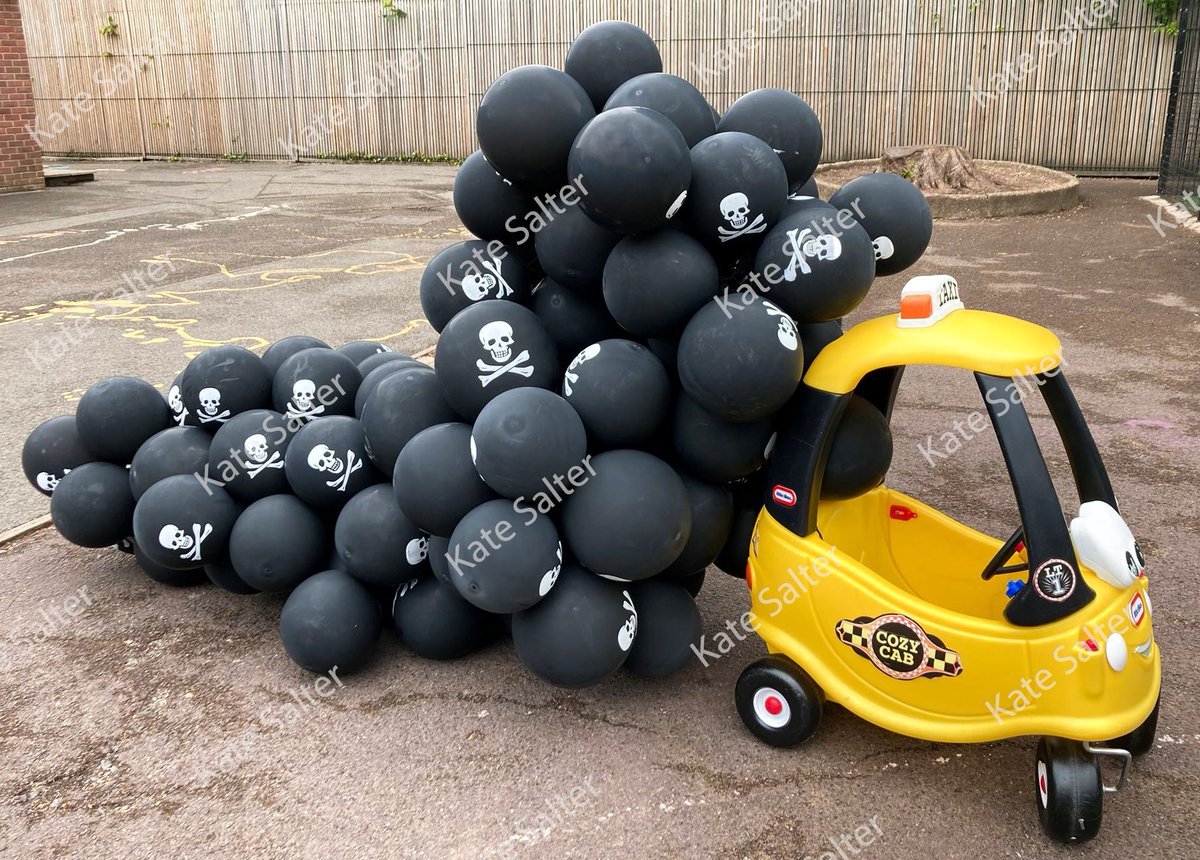 Today is #CleanAirDay 2022. 1 car idling for 1 minute makes 150 balloons of toxic gases, which dirty every organ in our bodies &amp; stunts the growth of children’s lungs. Please #switchoff your car engine when stopped. I made this #Idling Awareness display for <a href="/BCPCouncil/">BCP Council</a> @Sustrans.