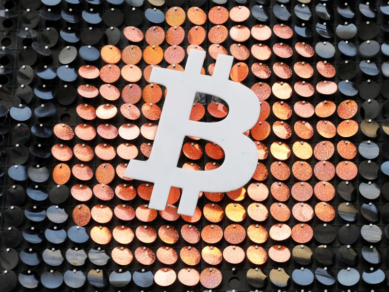 Carolindolanx's tweet photo. 暗号通貨は減少傾向にあります！ 新しい債務王：ビットコインが10,000ドルに下がっても驚かないでしょう https://t.co/DtmFzNdzYB