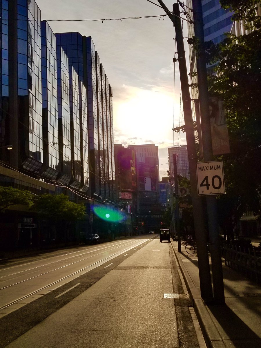 Dave2M's tweet photo. The early morning walk to work Bay and Dundas Toronto #downtownto #torontopics #bayanddundas #citysunrise #walktowork #emptystreets #torontoam #timetogetup #makeityourbestdayever #torontosunrise https://t.co/zzSlMKlFny