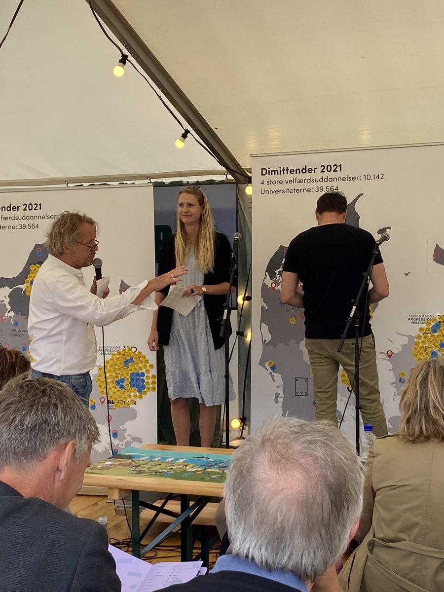 UclDk's tweet photo. Vi lægger ud med den første debat i @DanskeProf’s Sangbar anført af @AvonOettingen. Det handler om udflytning af uddannelser. #fmdk https://t.co/2z7n1HJNF3