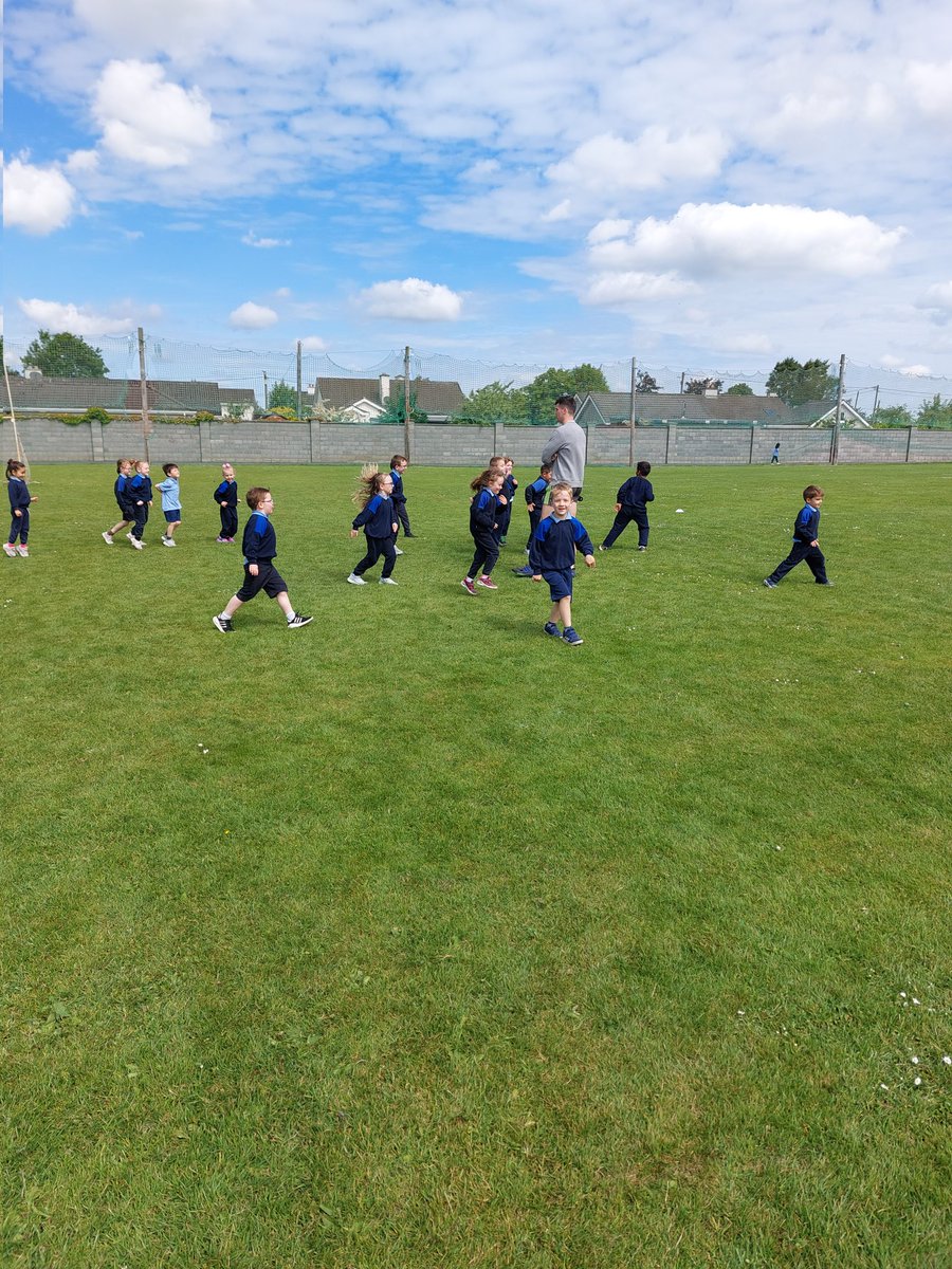 breslin_ms's tweet photo. Massive thank you to @SashGAA for teaching us football skills yesterday. We had a ball ⚽️
@scoilmhuirescmj @ActiveFlag https://t.co/tX7HlpmJoK