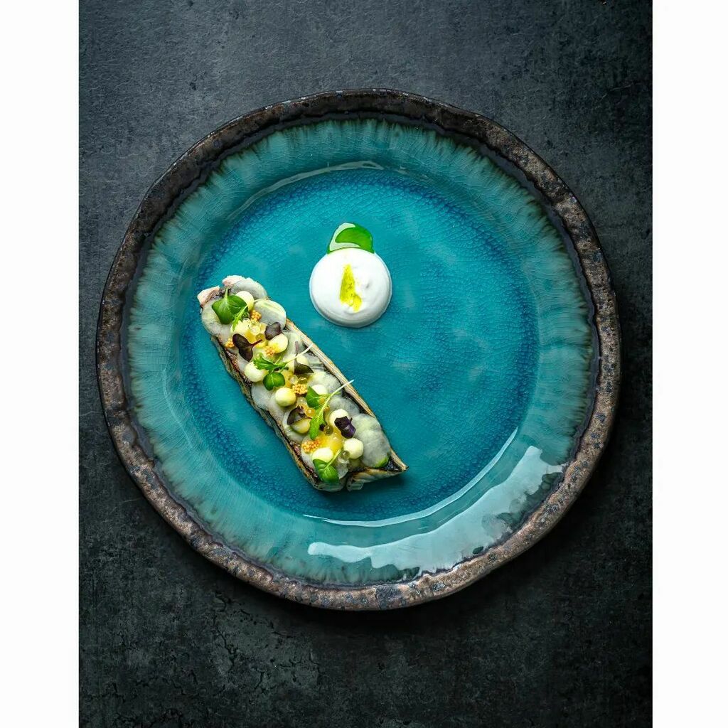 FayditP's tweet photo. Cured scorched mackerel, balsamic picked Russet apple, cucumber and mustard cheviche, ewe yogurt
.
By @charlotte_vincent_food_
.
.
.
.
#chef #cheflife #pastrychef #michelin #mackerel #fishcourse #devonfood #devon #devonlife #restaurant #foodie #foodphotography #photographecu… https://t.co/eBTh0X4RBC