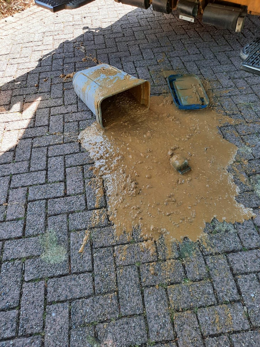 VeermanThijs's tweet photo. Echt te smerig voor woorden wat mensen aanbieden bij het grofvuil. En maar verwachten dat de toppers van ⁦@waardlanden⁩ dit weer opruimen #waardlanden #bakstront #gorinchem ⁦⁦@gem_gorinchem⁩ https://t.co/lo7ShtrXIV