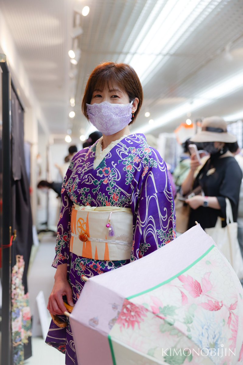 帯留めとか根付をプラスするとオシャレ感アップするね💫この絹の傘も一目惚れしちゃったぁ☂️🥹
