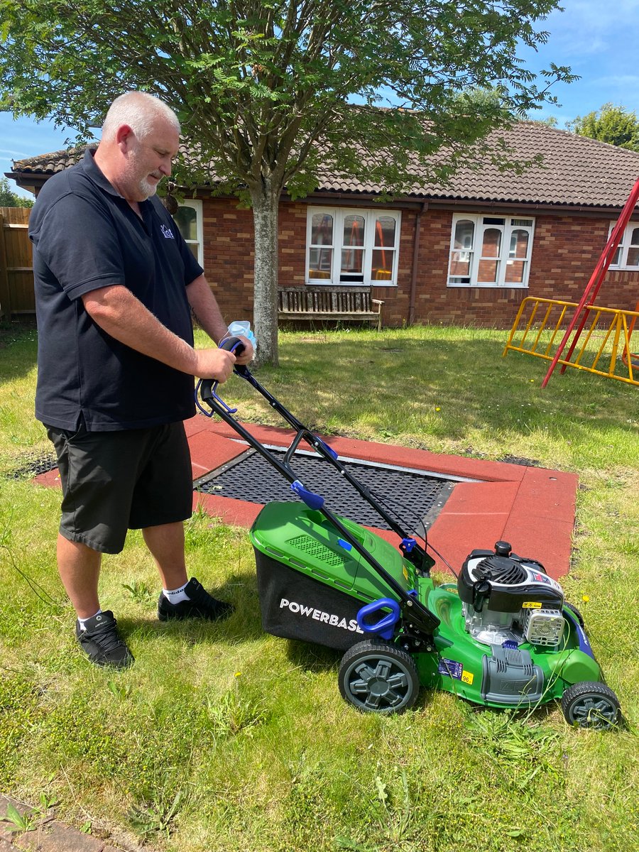 HWHCTChurchview's tweet photo. We’ve bought a new mower to keep our gardens looking top notch and to ensure everyone’s safety when enjoying the garden! Let the gardening commence! @SarahDuganHWHCT @ArnoldLeoni @HWHCT_NHS @HW_CCG https://t.co/mWgK7QzYGc