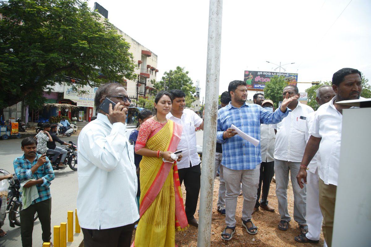 DrBogashravani's tweet photo. Inspected ongoing #JunctionDevelopment Works in Jagtial Municipality #PattanaPragathi
@KTRTRS @RaoKavitha @cdmatelangana @trspartyonline @DrSanjayTRS @PraveenBoga3 @IPRTelangana @HarithaHaram https://t.co/jV9W8M7lAS