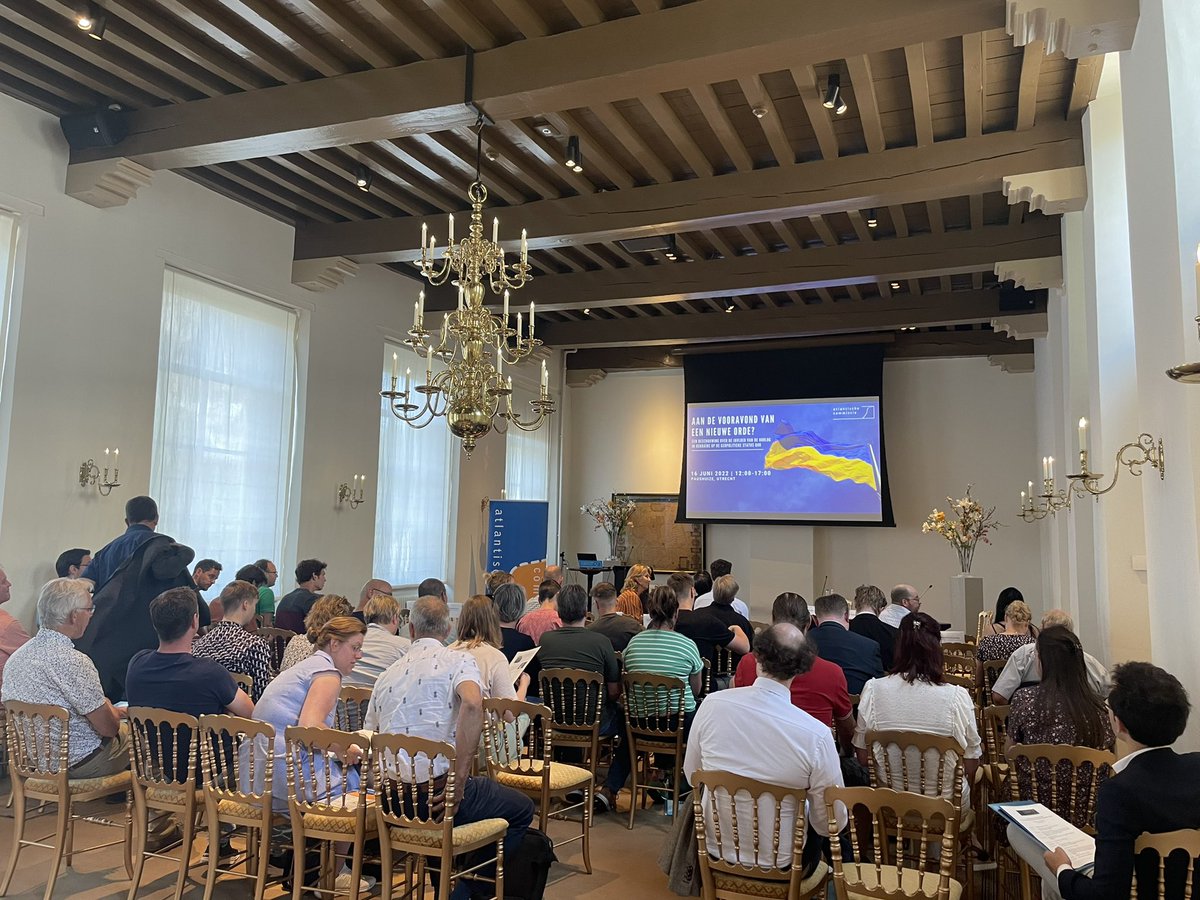 Atlantische Commissie (@atl_comm) on Twitter photo Vandaag zijn we in Utrecht voor het nascholingsseminar “Aan de vooravond van een nieuwe orde”! Een volle zaal met (aankomende) docenten! Vandaag spreken <a href="/TonyvanderTogt/">Tony van der Togt</a>, @ardibouwers, Ruud van Dijk en <a href="/GwendaNielen/">Gwenda_Nielen</a> Vandaag zijn we in Utrecht voor het nascholingsseminar “Aan de vooravond van een nieuwe orde”! Een volle zaal met (aankomende) docenten! Vandaag spreken <a href="/TonyvanderTogt/">Tony van der Togt</a>, @ardibouwers, Ruud van Dijk en <a href="/GwendaNielen/">Gwenda_Nielen</a>