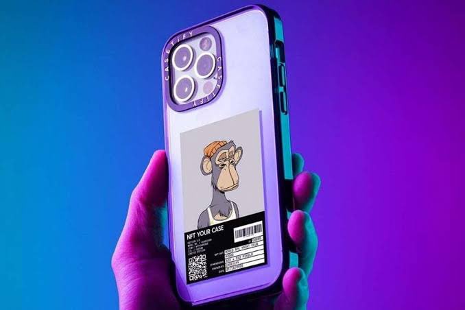 OxlaughingMan's tweet photo. @g13m @BoredApeYC What about bring your Ape to live and flex it on your phone case ? https://t.co/1QqXnwwD19