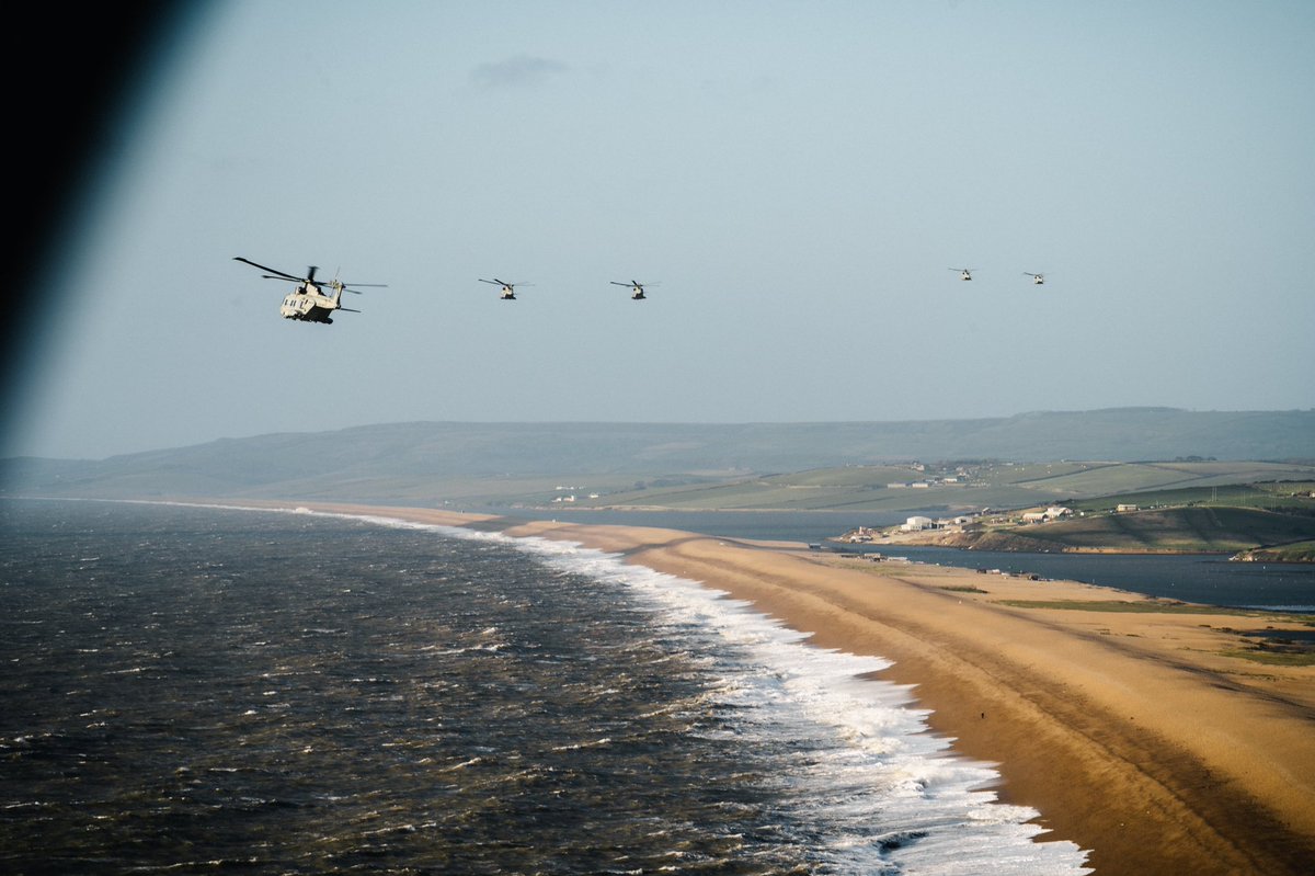 Sunny weather = coastal flying 😎 
#heatwaveuk #sunsout